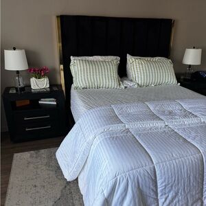 Frame Denim White Comforter with Black Headboard